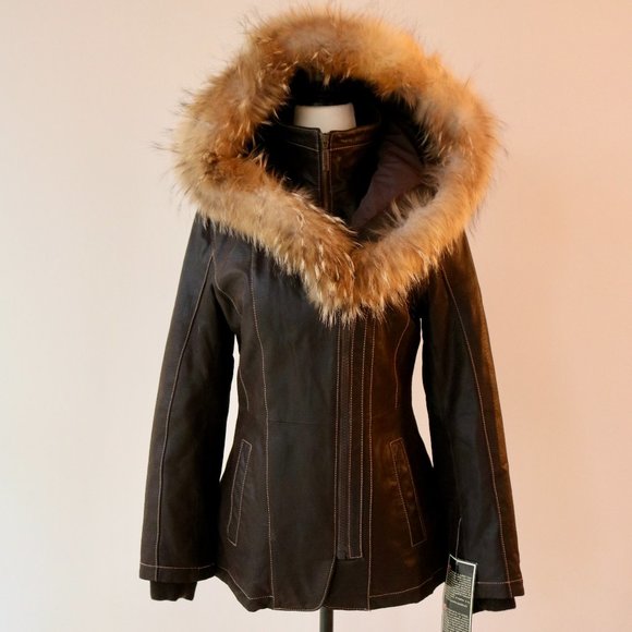 Leather Jacket with fur hood - Picture 2 of 15